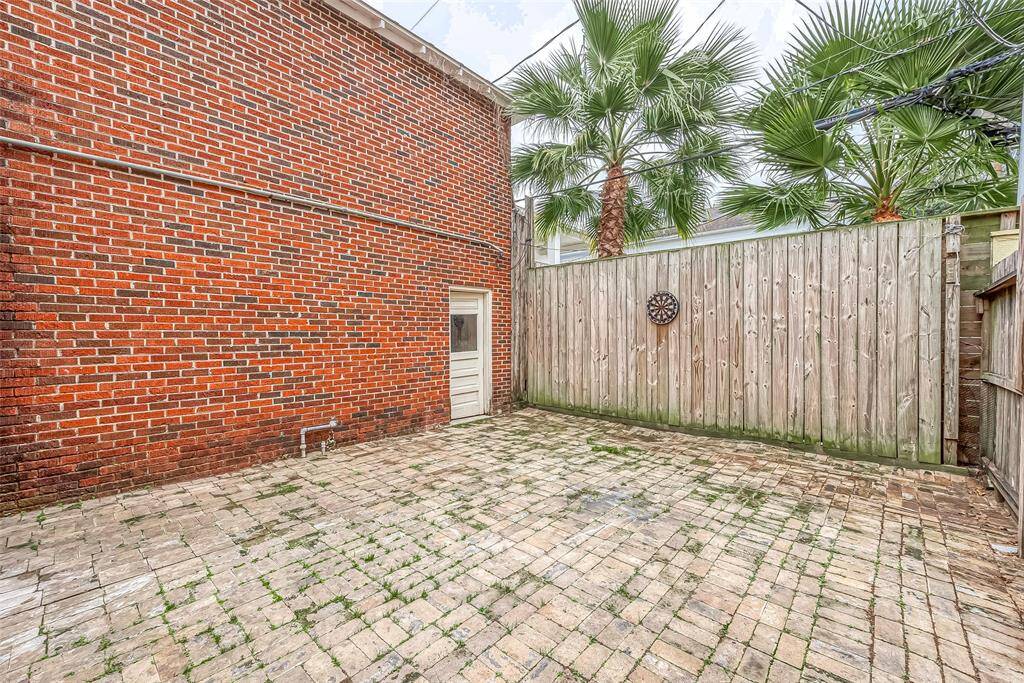 Another view of the private back yard patio.