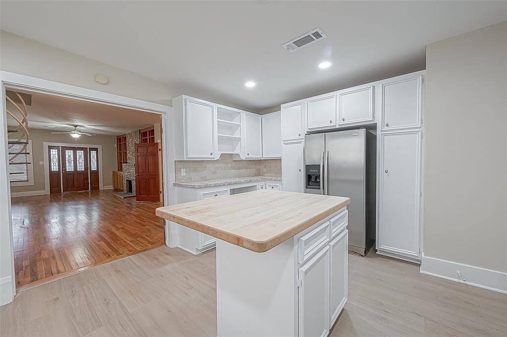 The openness here is great for entertaining, and the island offers extra workspace and storage.