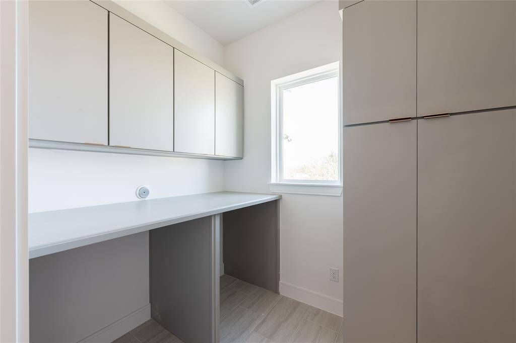Smart storage asolutions and built-in shelving ensure a clutter-free and streamlined utility room.