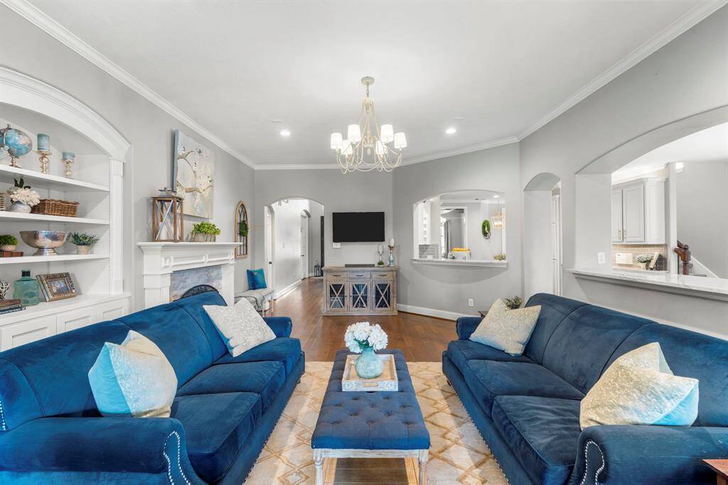 Welcome to a living room thateffortlessly combines comfort andstyle.