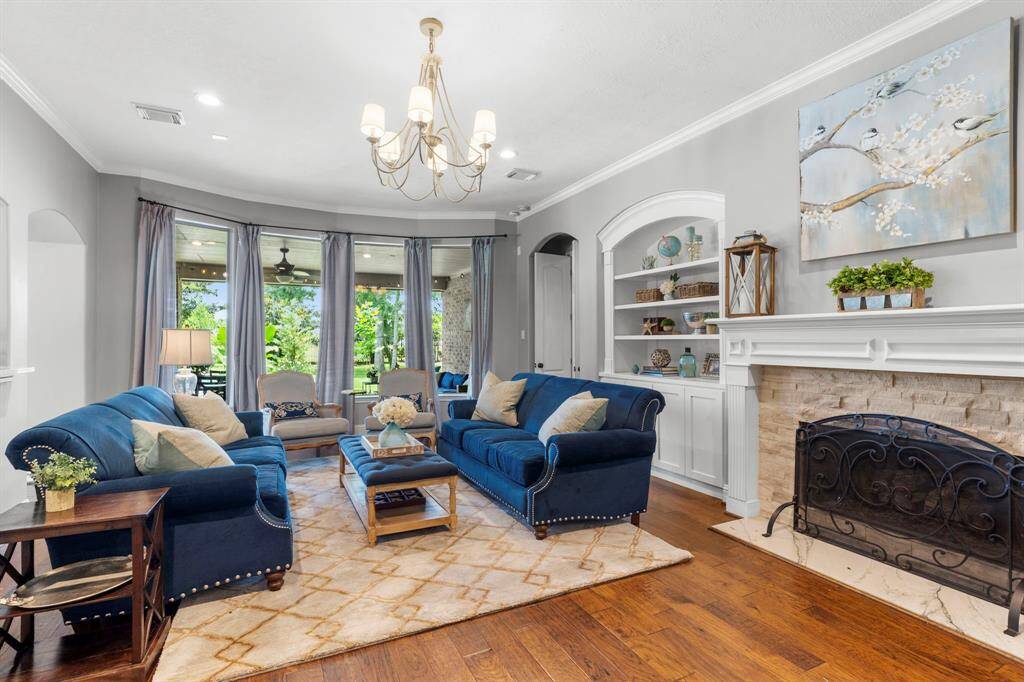 At the heart of the space, a fireplaceadds a cozy focal point, providingwarmth and charm.
