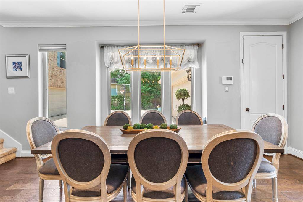 The breakfast room also has a beautiful chandelier!