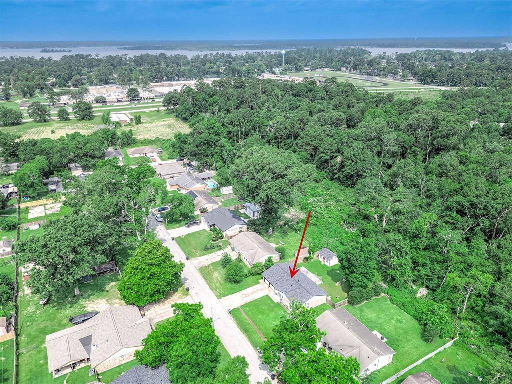 Short distance to your own neighborhood private access to Lake Houston!