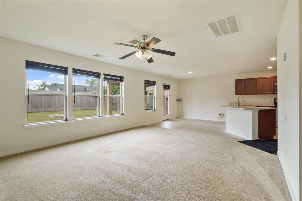 Fantastic layout between the living, dining, and kitchen areas.
