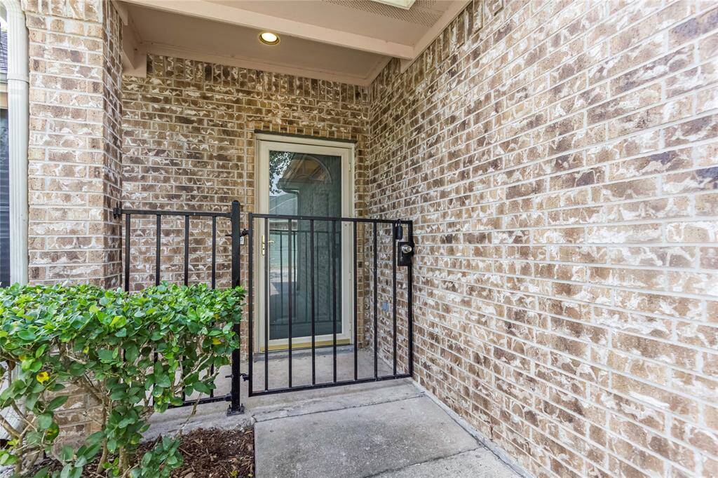 Private gate
