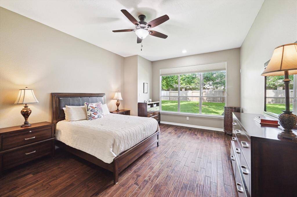 Expansive suite with sitting nook