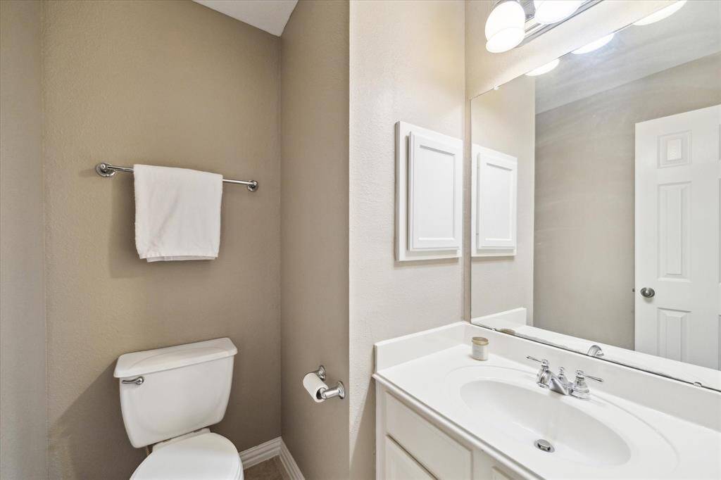 Third floor half bath just off of the bonus room