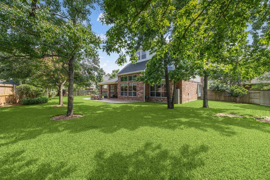 vManicured backyard with room for pool or play area.