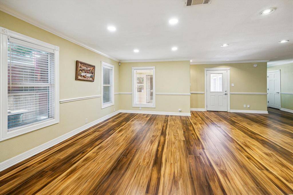 Dining area conveniently located just off the kitchen.