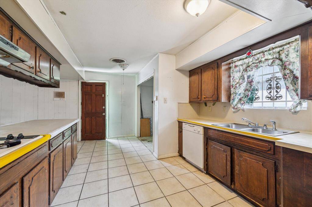 Kitchen has plenty of counter space and cabinets