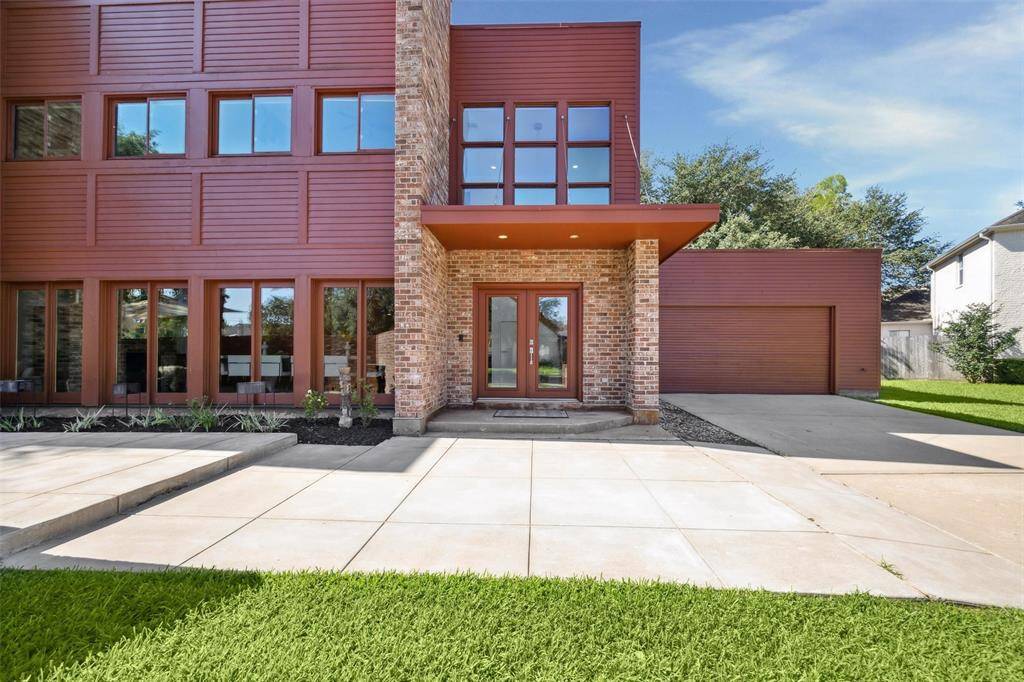 Available Parking in Front of House .. Covered Porch .. Well Lit
