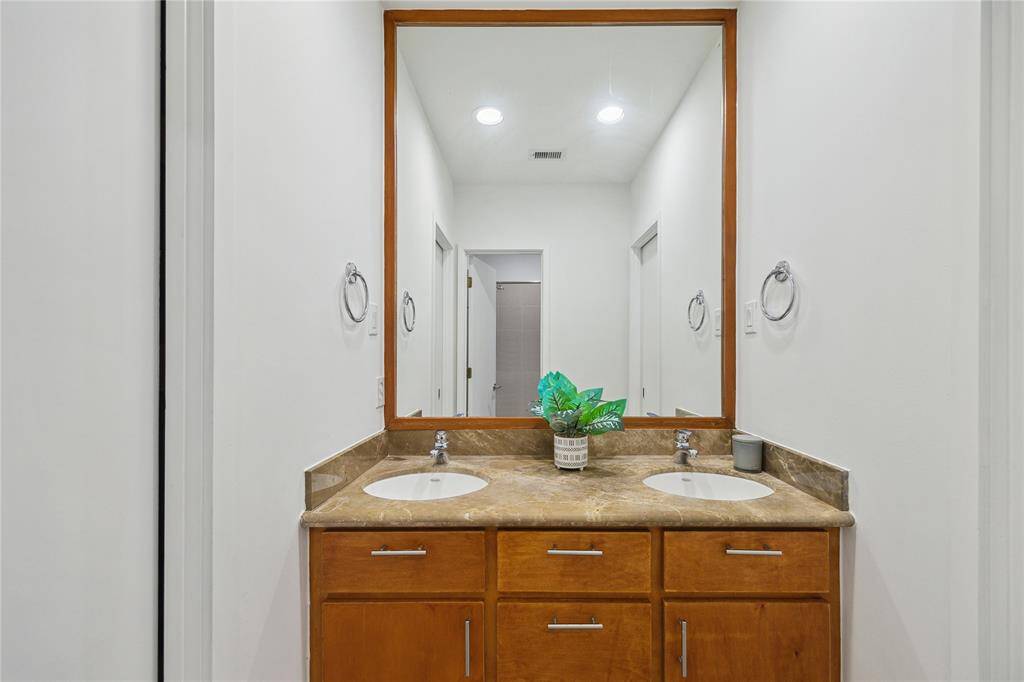 Full Bathroom on 2nd Floor .. Double vanity