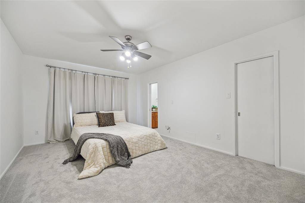 Bedroom 4 ... large enough for sitting area