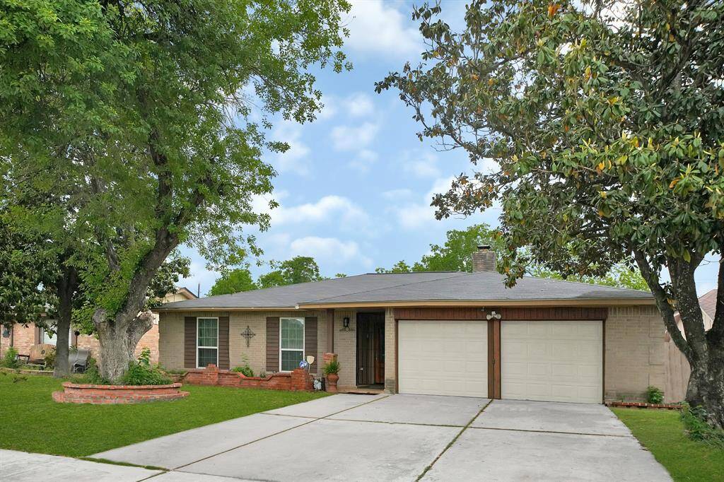 Front view of 8030 Dodiewood
