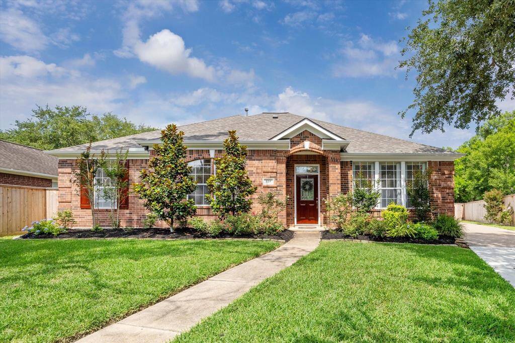 WELCOME TO 815 SPRING VALLEY CT. LOCATED IN THE SOUGHT-AFTER NEIGHBORHOOD OF GREATWOOD KNOLL.