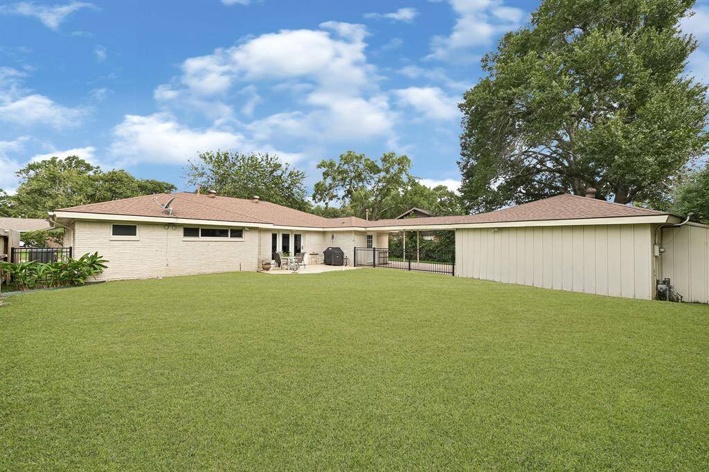Wrought Iron Fencing on Left Front and Driveway installed in 2024!  Roof in 2016.  Trane A/C with all ductwork replaced  and Nexia Termostat in 2016! Renewal by Anderson Windows in 2023 with 20-yr transferable warranty!