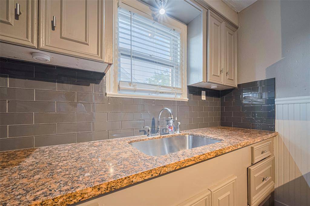 Plenty of counter and cabinet space