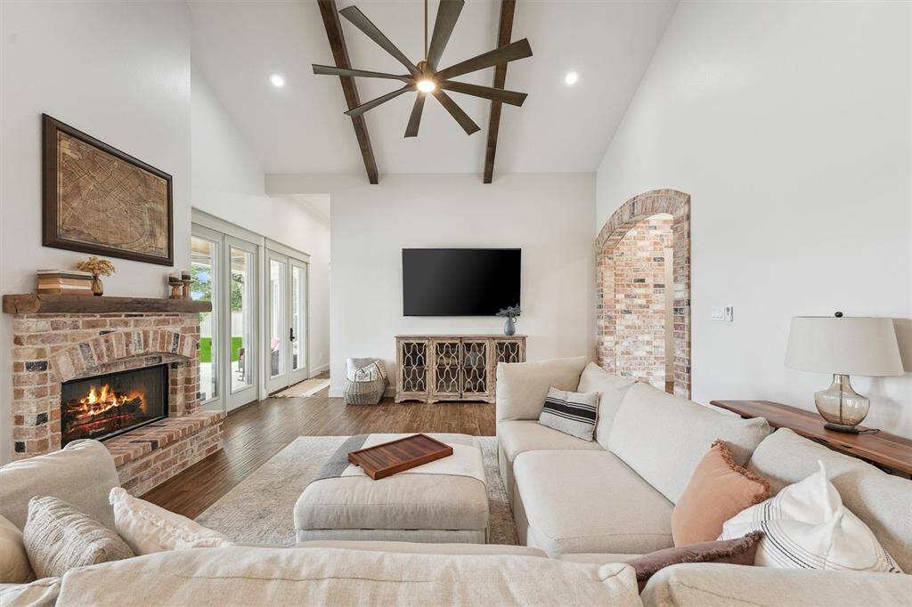 Vaulted ceilings in main living area!