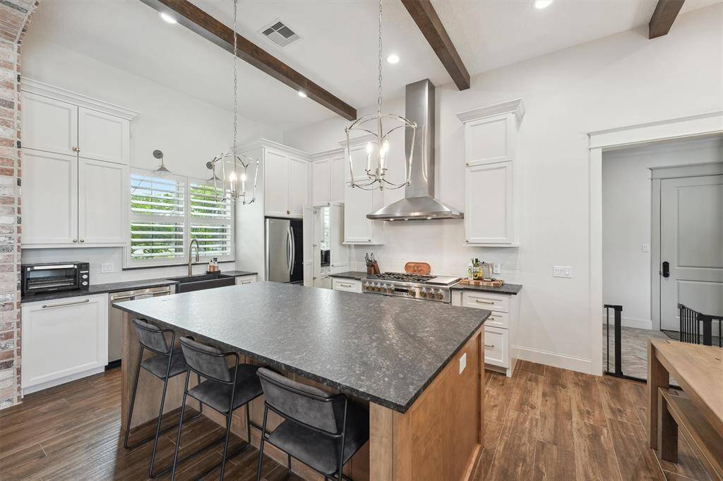 Leathered granite island in chef's kitchen!