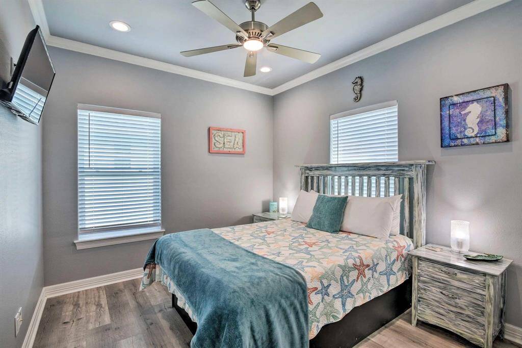 Secondary bedroom.