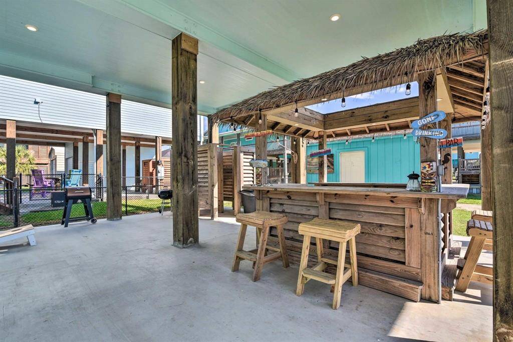 Tiki bar perfect for entertaining!