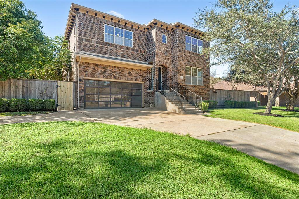 This Spacious Home is 4,074 Square Feet* and is positioned on an 11,704 Square Foot Lot* (*per HCAD). Seller states the House is elevated above the 500 Year Floodplain.  The House offers a Double Wide Driveway plus a Parking Court Area---How Convenient is That!