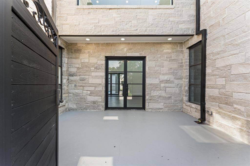 Foyer Entrance from Driveway