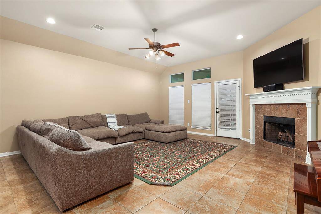 Spacious Family Room