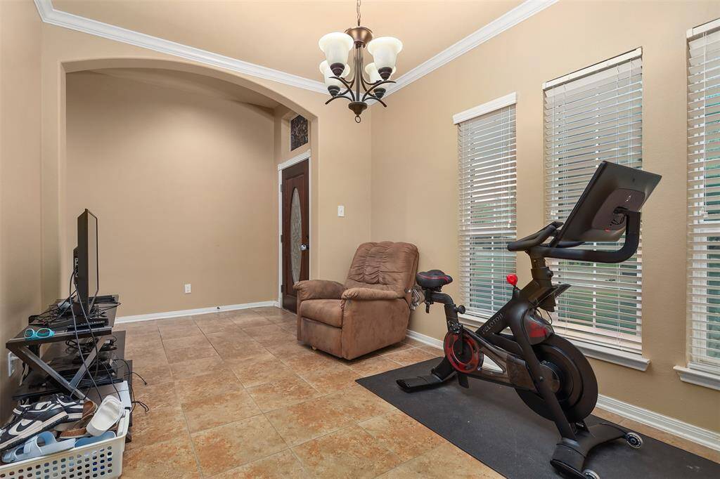Crown Moulding and 2" Blinds