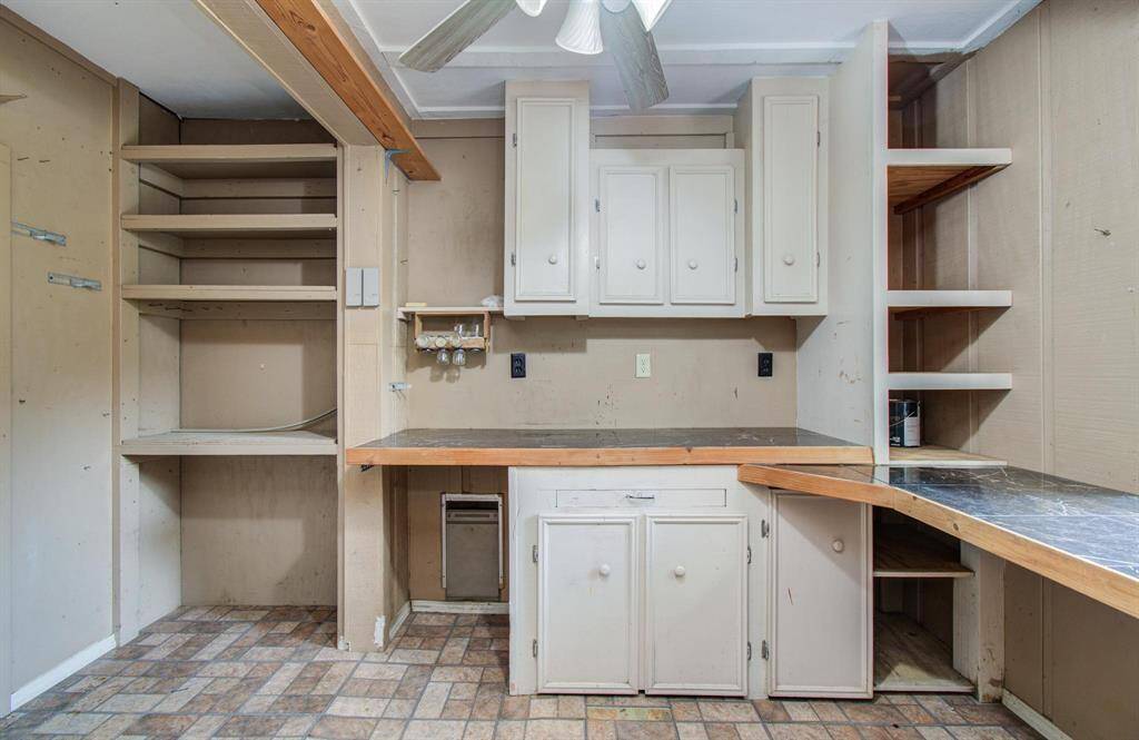 Located off the family room this bonus room has plenty of cabinets for storage and countertops for all your projects.