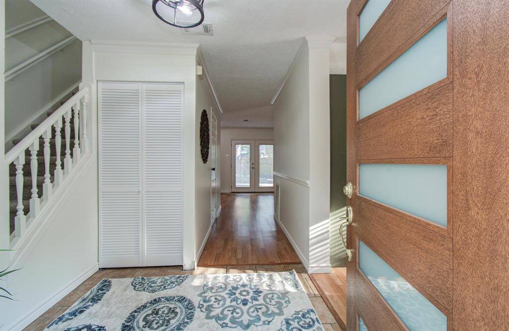 Freshly painted interior and brand new carpet in 2025.