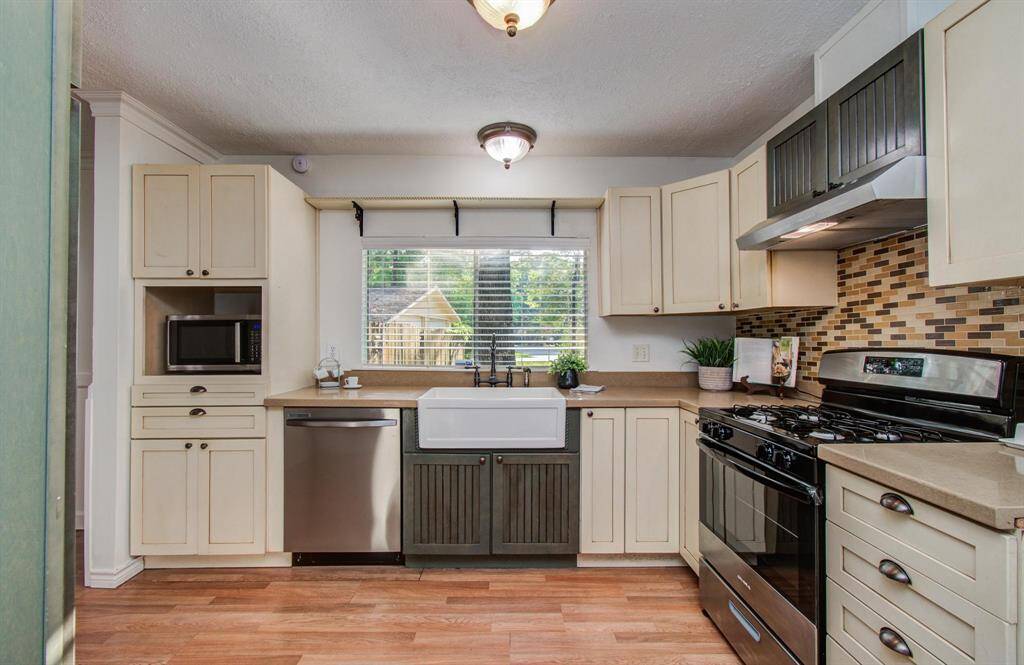 Kitchen located off the entry to home with a farmhouse sink and all new stainless appliances in 2025.