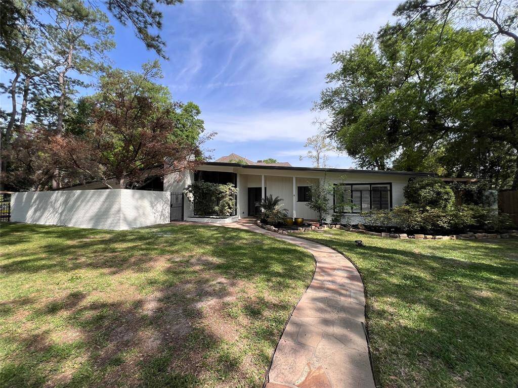 Welcome home to 12502 Taylorcrest!