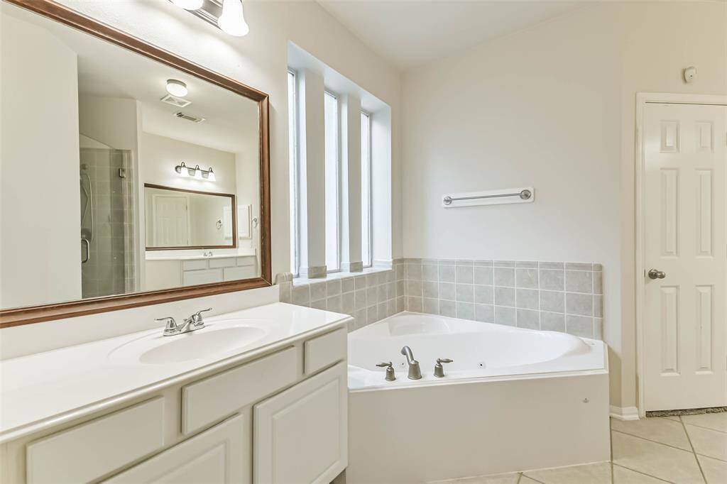 The primary bedroom ensuite bathroom.