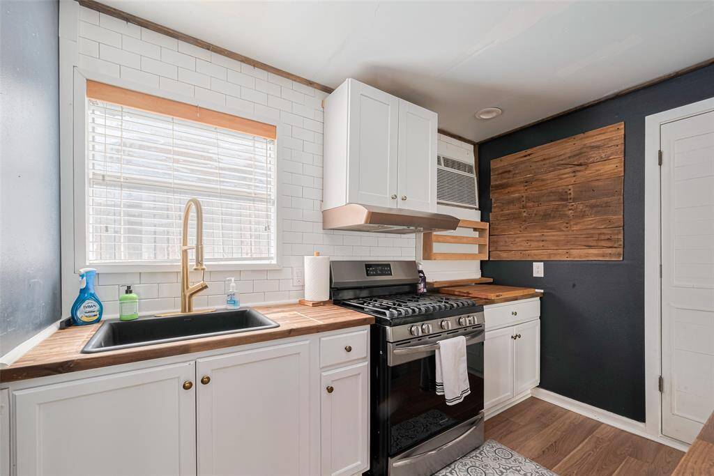 Additional kitchen in bonus room