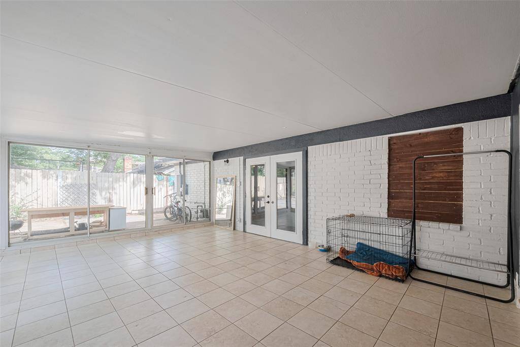 Huge sunroom across the back of the house