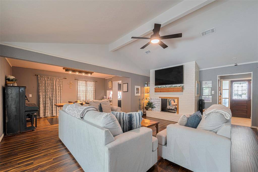 Vaulted ceiling in family room