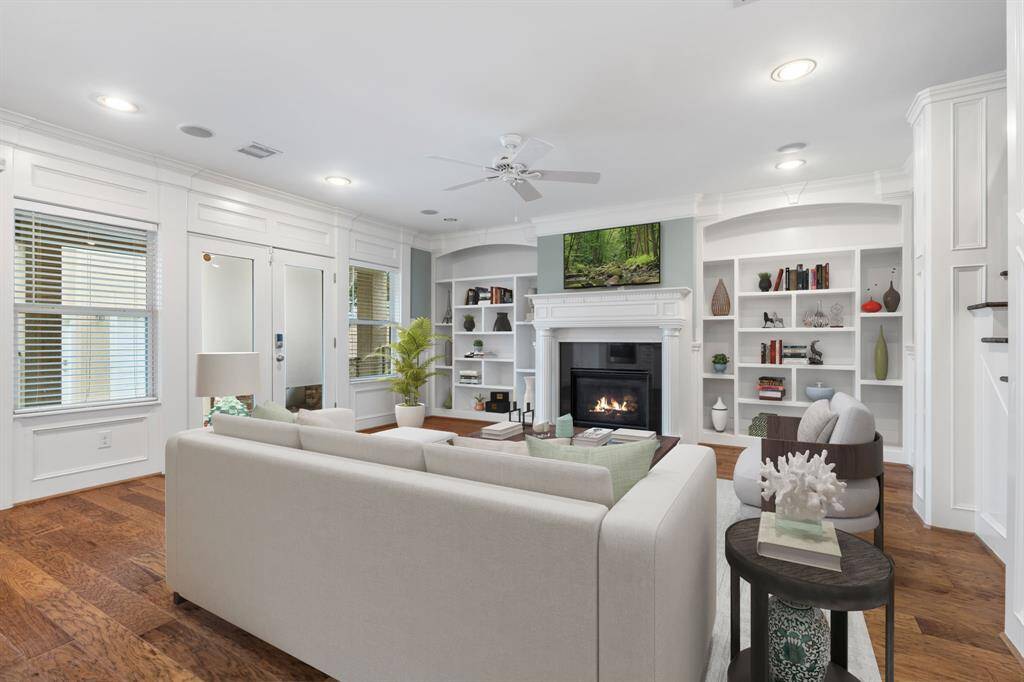 The living room Offers plenty of space to entertain family and friends.