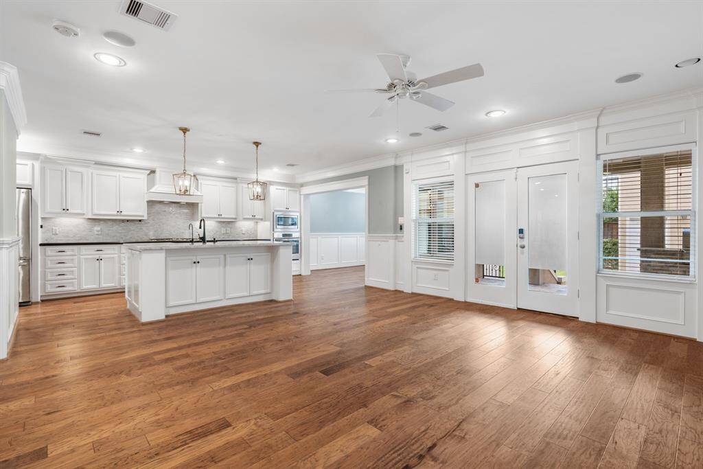 These views of your gourmet kitchen are easy to the eye.