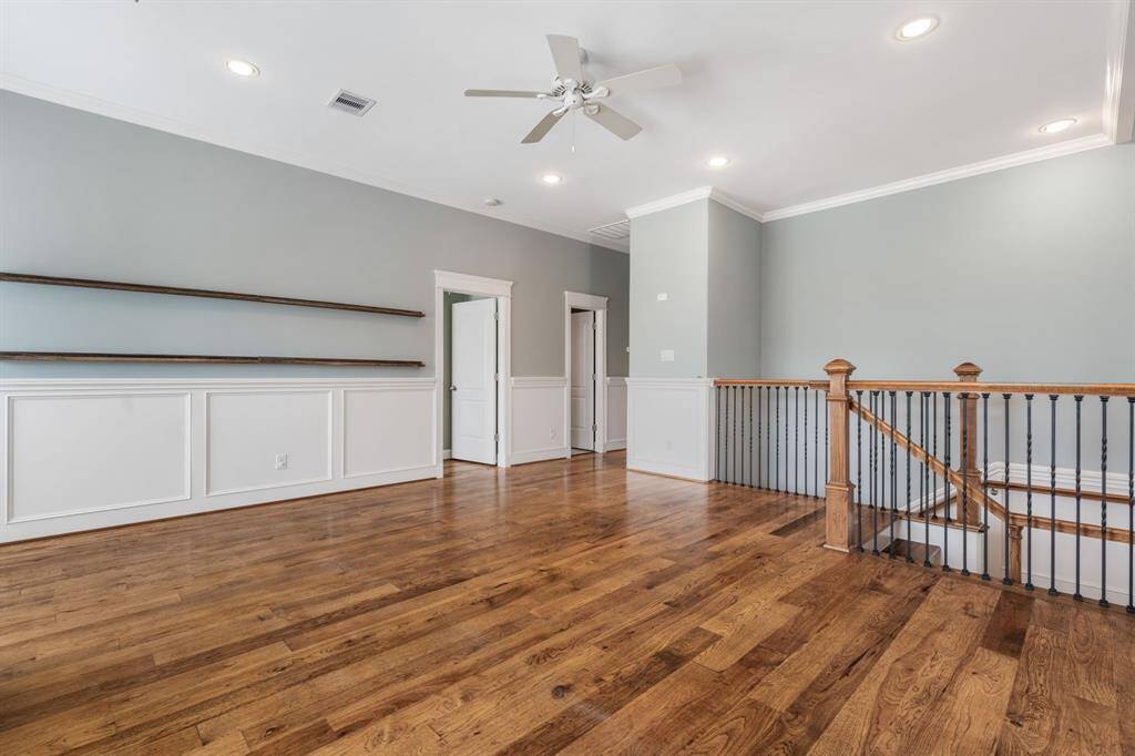Have we mentioned the paint throughout the whole house compliments the home very well.