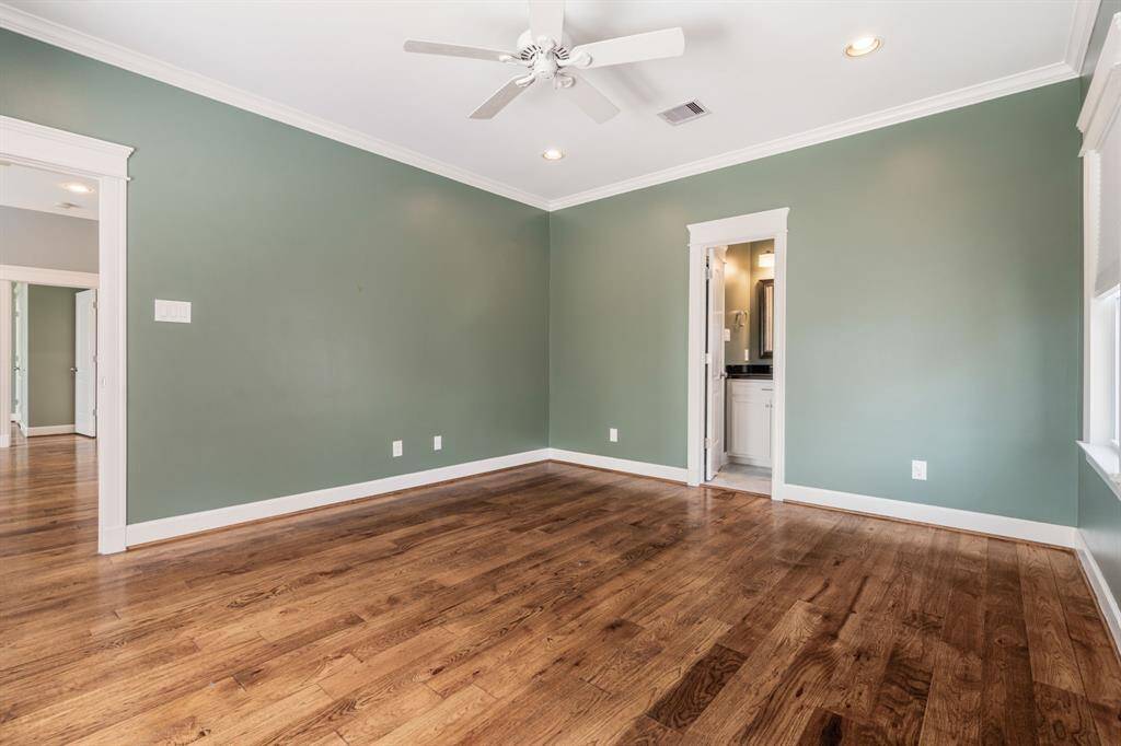 Another view of the secondary room.