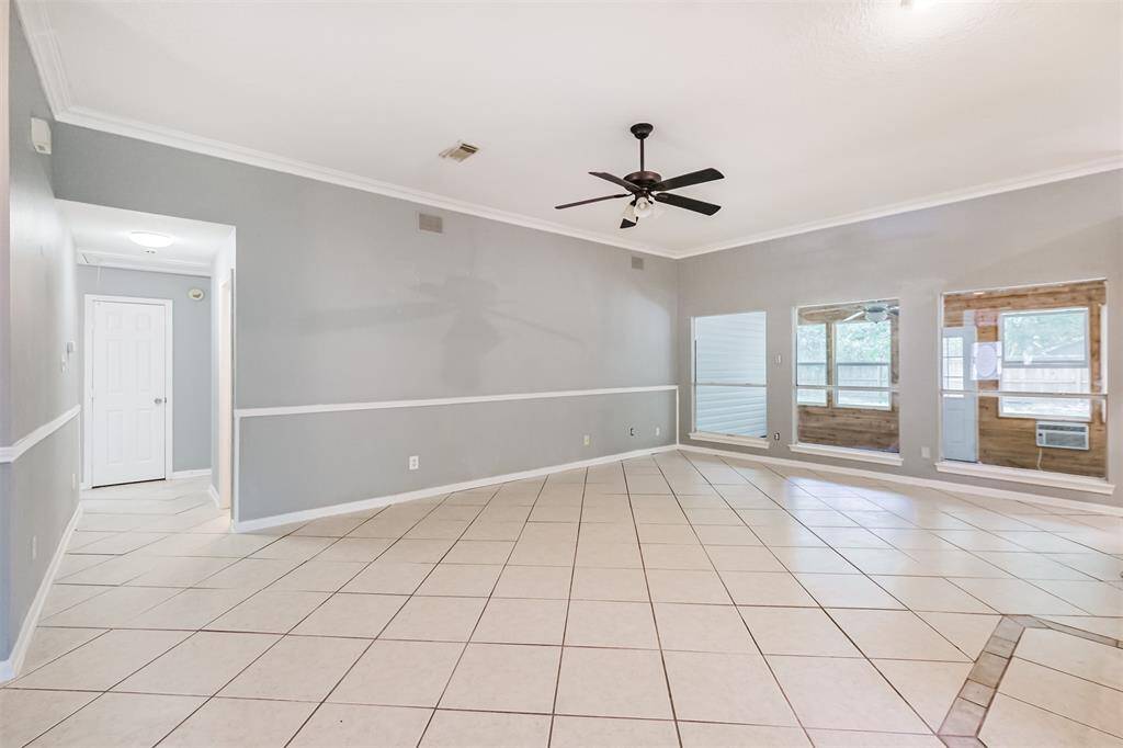 Extra spacious living area with room to spread out and relax.