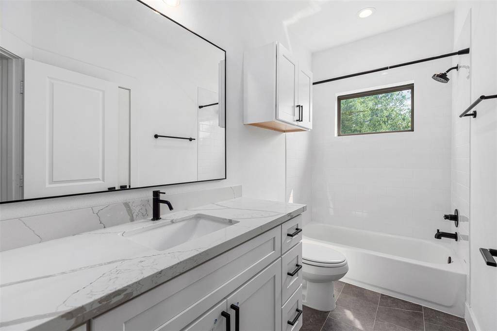 Full Secondary Bath with Combo Tub/Shower