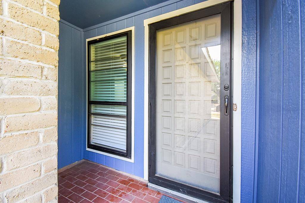 Continuing the vibrant palette, the recessed entryway offers a design that feels both intentional and inviting—an entrance that quietly sets the tone for the home’s thoughtful character.