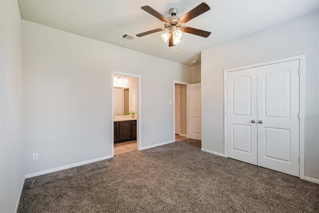 Secondary Room w/ en-suite bath
