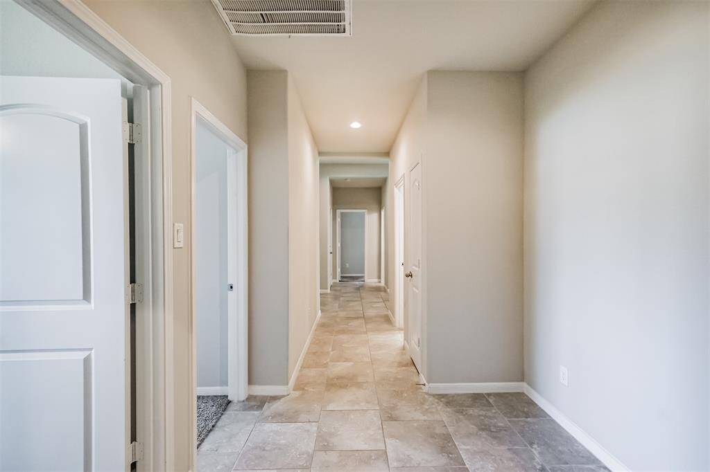 Hallway connecting secondary bedrooms. excellent layout