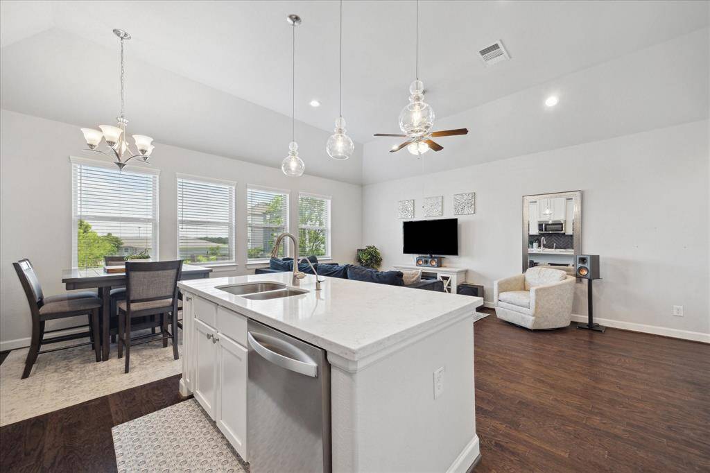 Welcome home to the gated community of Kirby Landing!
