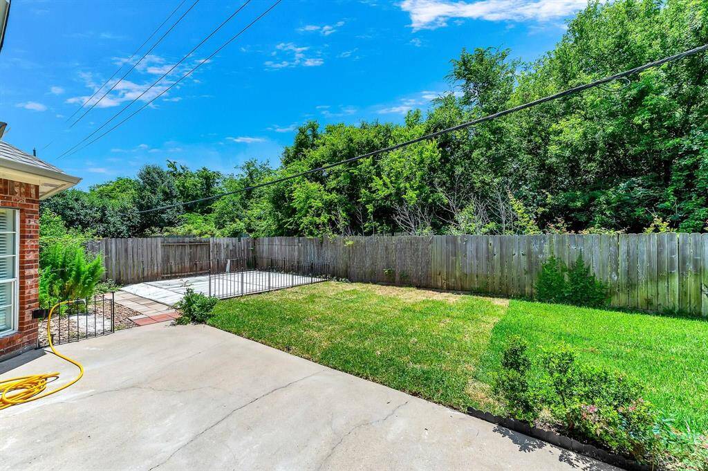 Backyard with No Back Neighbor