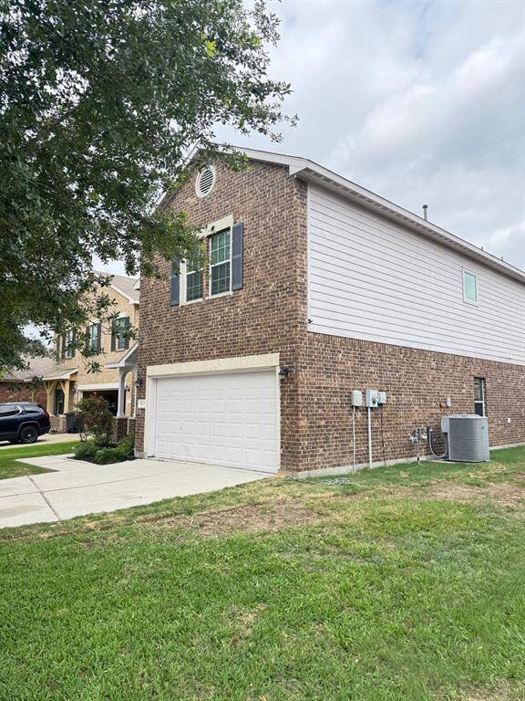 Welcome to this 4BR/3BTH Cul-de-sac Home. It includes two-car garage and a spacious extended driveway, plenty room for additional parking for parties or events.