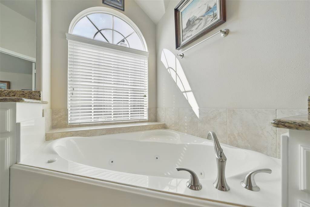 Jetted tub in primary ensuite